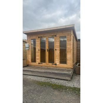 ** Ex Display ** 10 x 8 Contemporary Pent